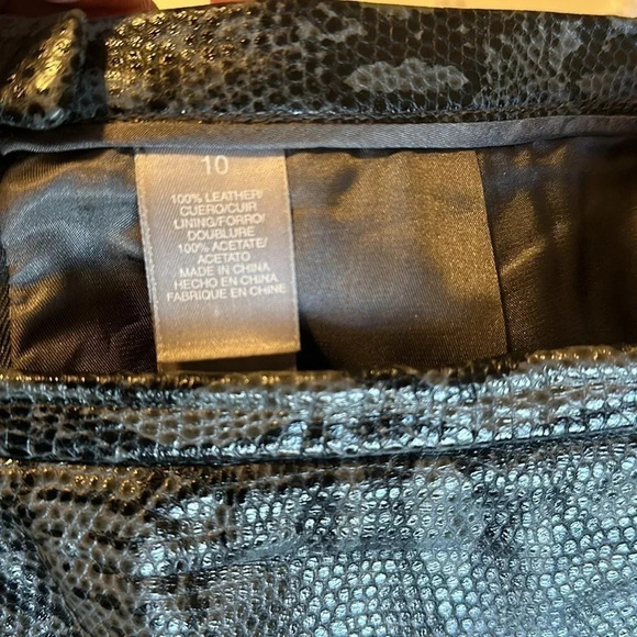 Liz Claiborne leather skirt. Size 10. - Picture 5 of 6